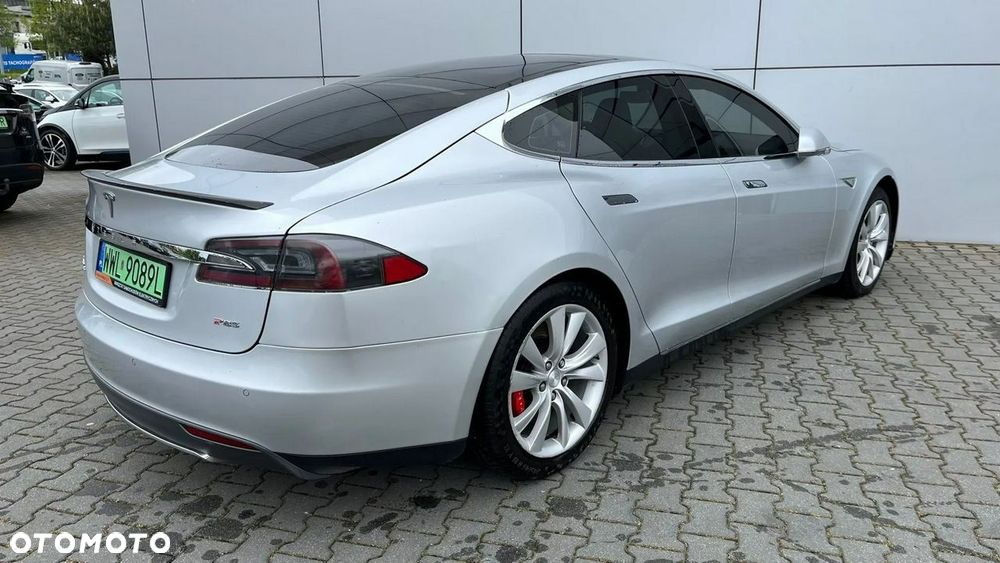Tesla Model S D - 8