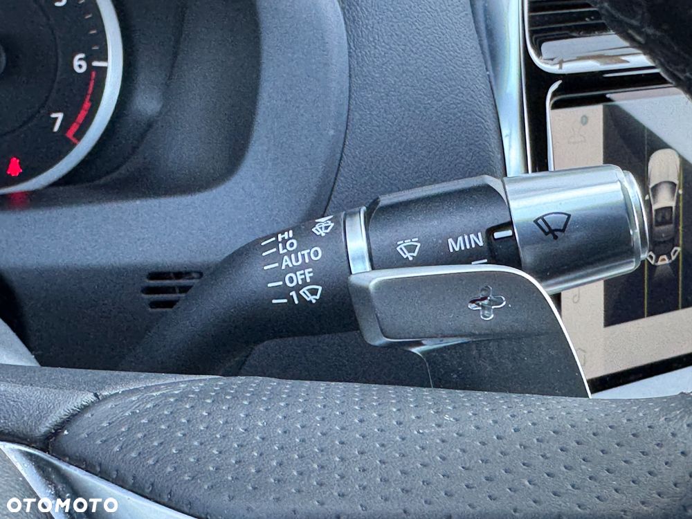 Jaguar XE 2.0 P300 AWD R-Dynamic SE - 31