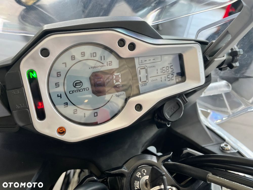 CFMoto 650 MT - 14