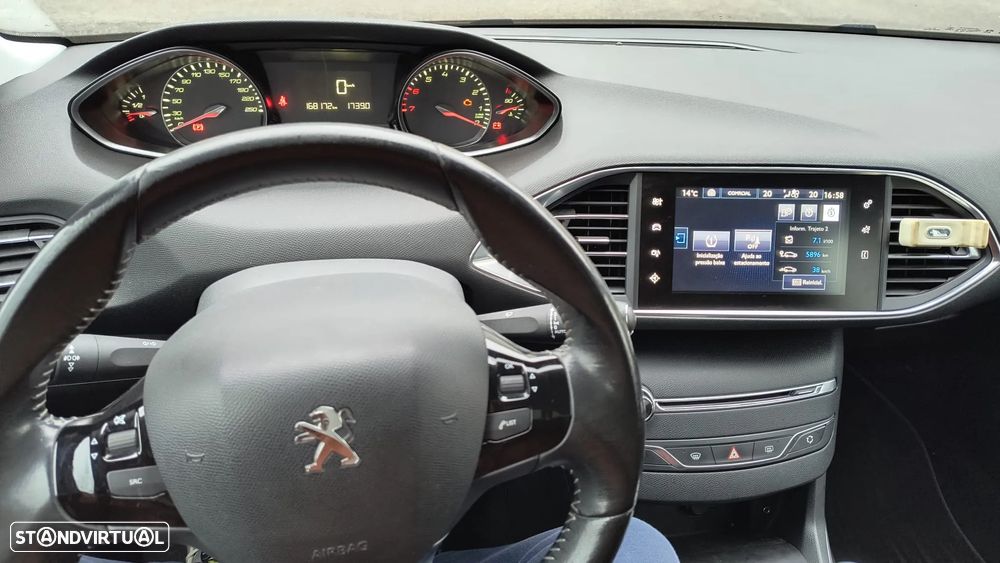 Peugeot 308 1.2 PureTech Allure J17 - 17
