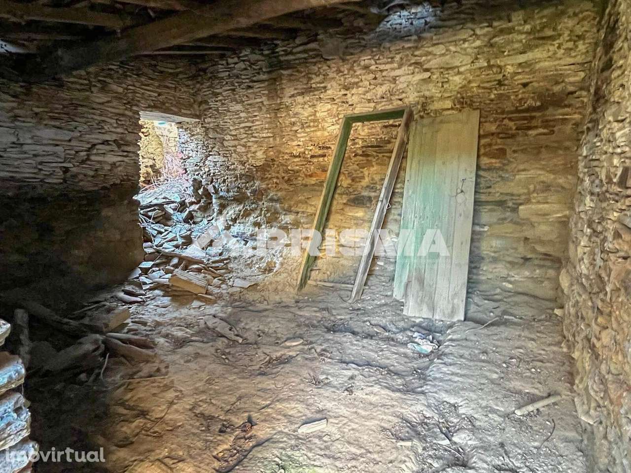 Moradia em Xisto para remodelar para venda em Rodeios, Vila Velha de R - Grande imagem: 5/17