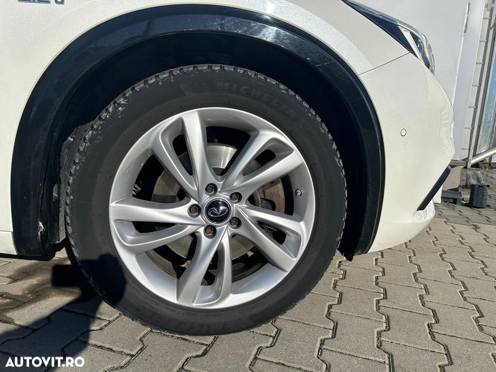 Infiniti Q30 2.2d DCT AWD Premium Tech - 12