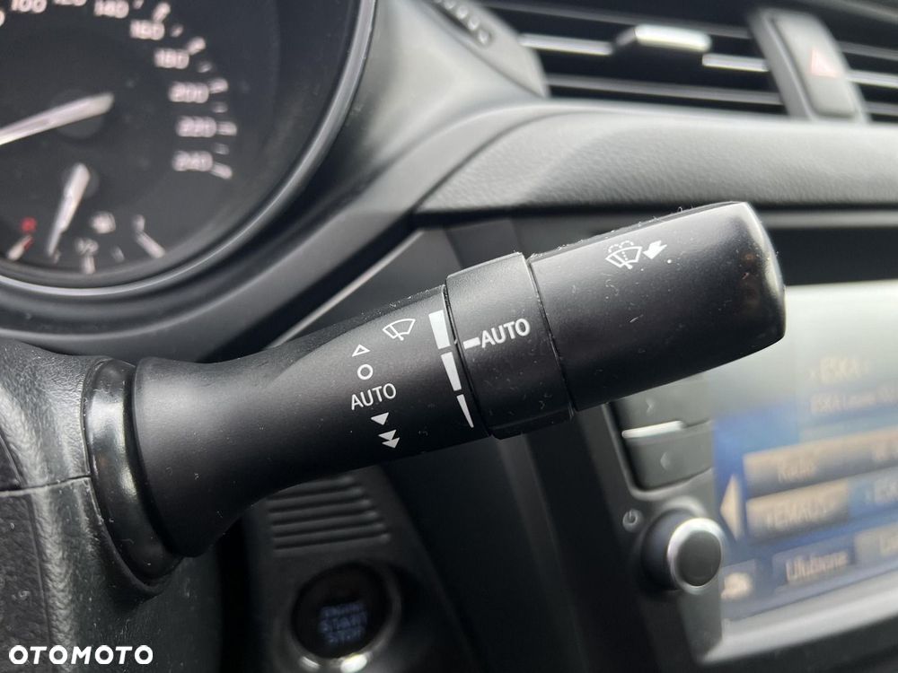 Toyota Avensis 1.8 Premium MS - 24