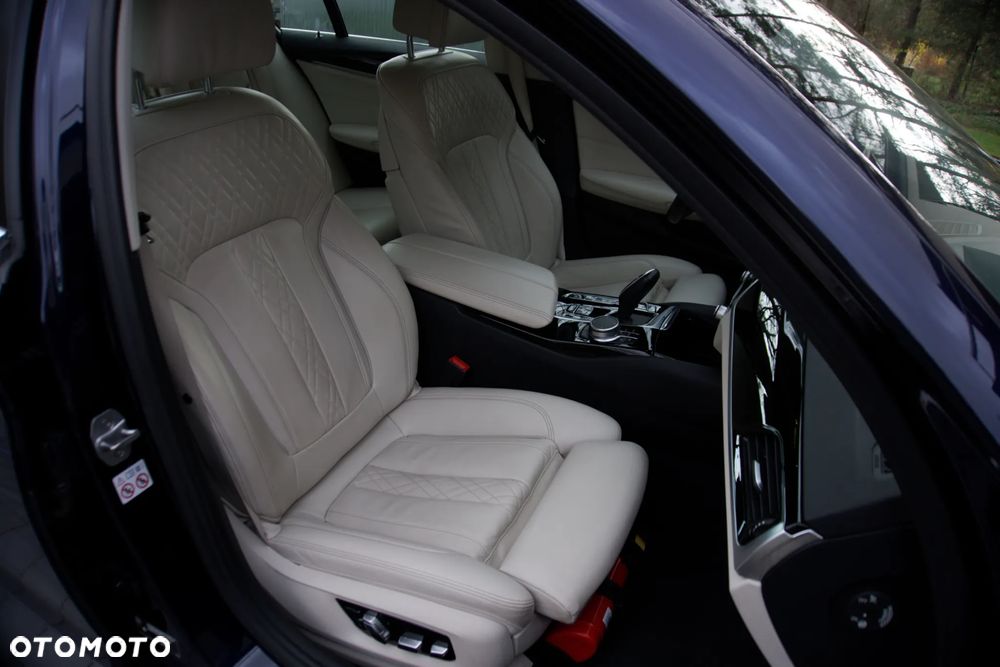 BMW Seria 5 520d xDrive - 16