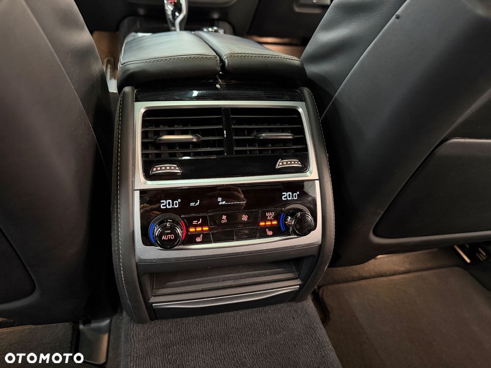 BMW Seria 7 745e sport - 32