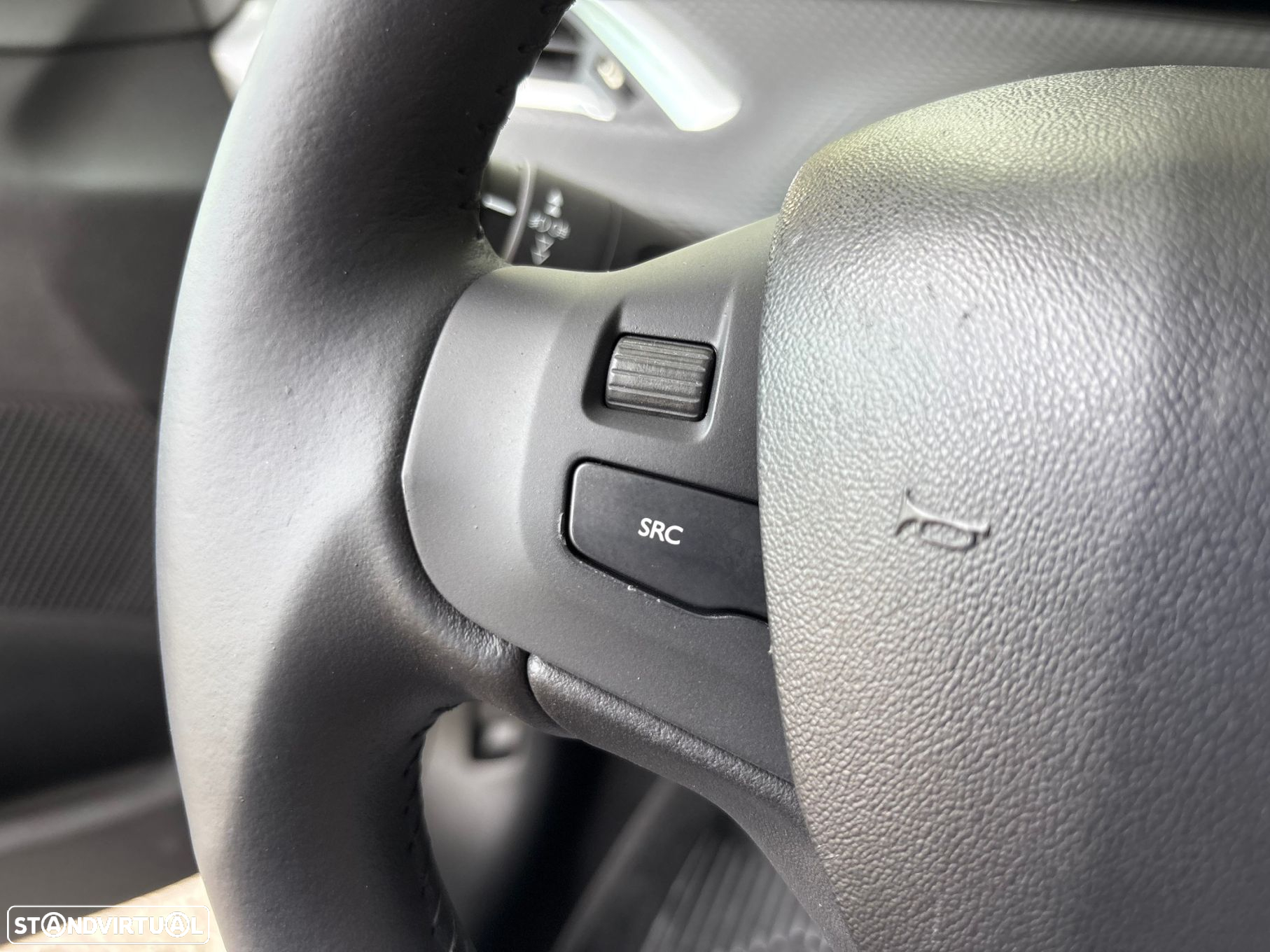 Peugeot 208 1.2 PureTech Style - 12