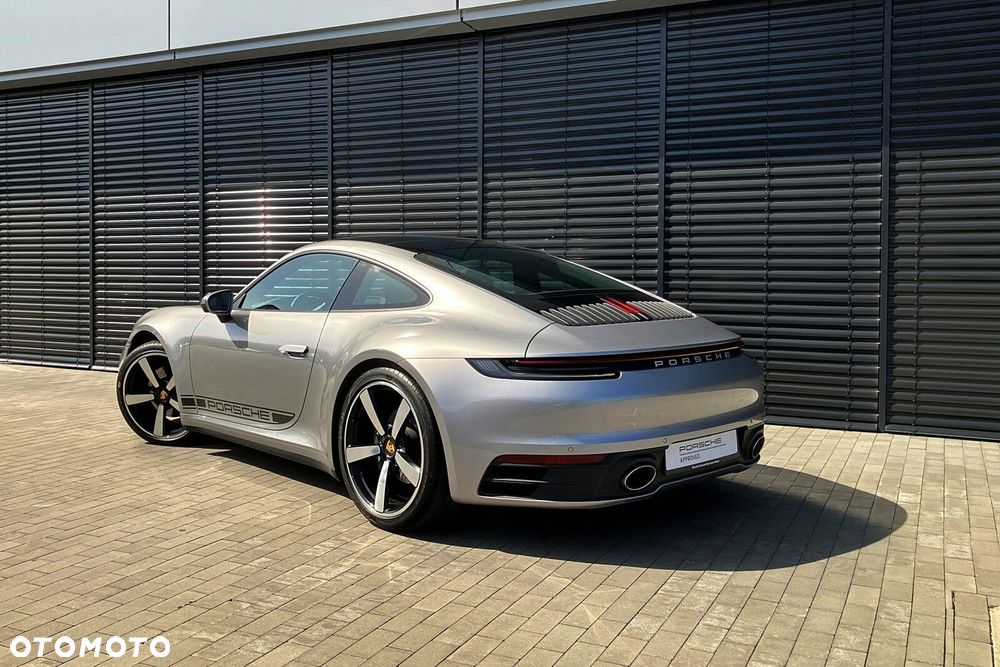 Porsche 911 Carrera - 7