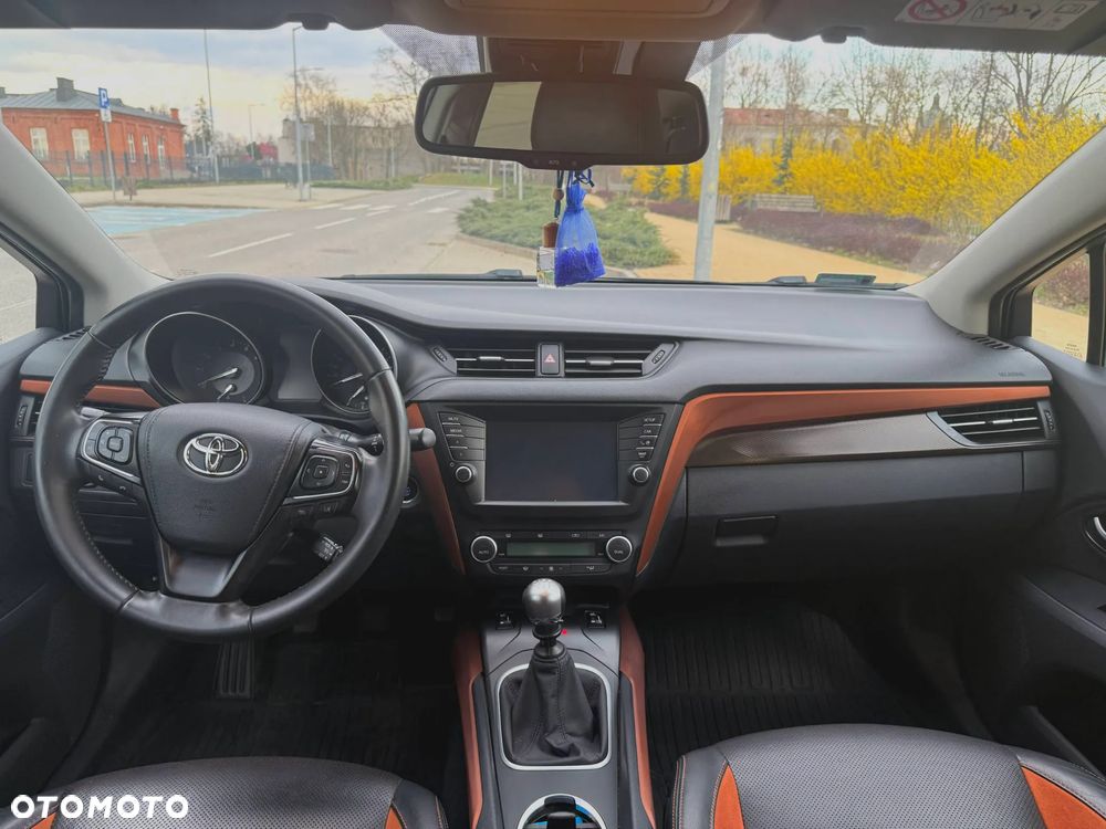 Toyota Avensis 1.8 Premium - 8