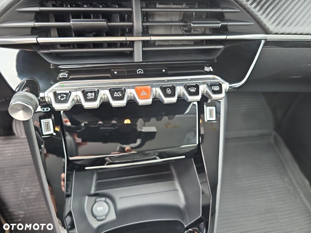 Peugeot 208 - 30