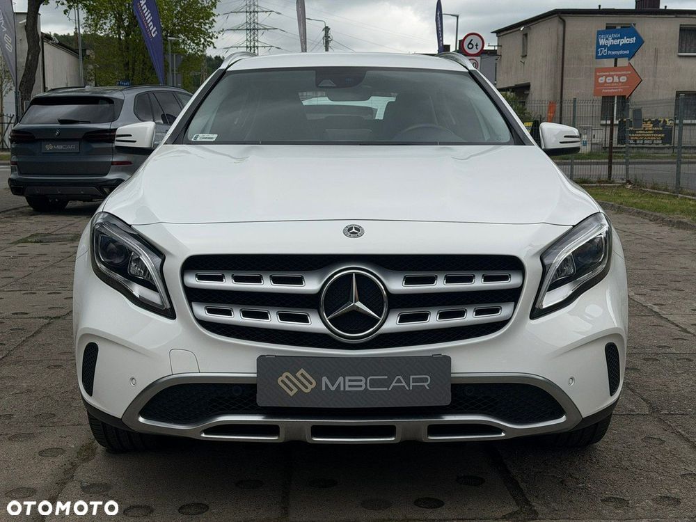 Mercedes-Benz GLA - 10