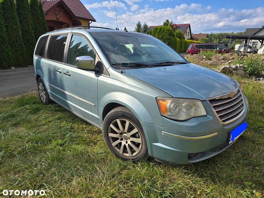 Chrysler Town & Country - 2