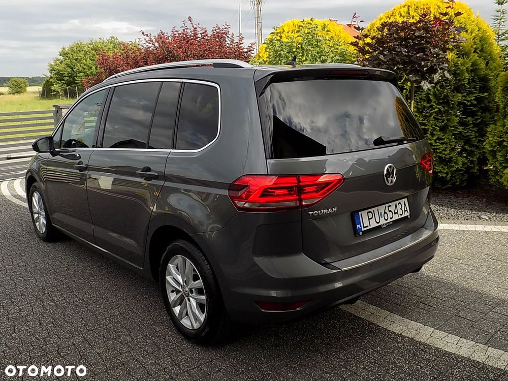 Volkswagen Touran - 12