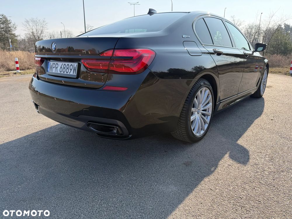 BMW Seria 7 740e iPerformance - 9