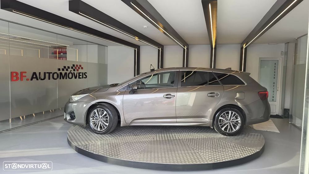 Toyota Avensis Touring Sports 2.0 D-4D Exclusive+GPS - 13