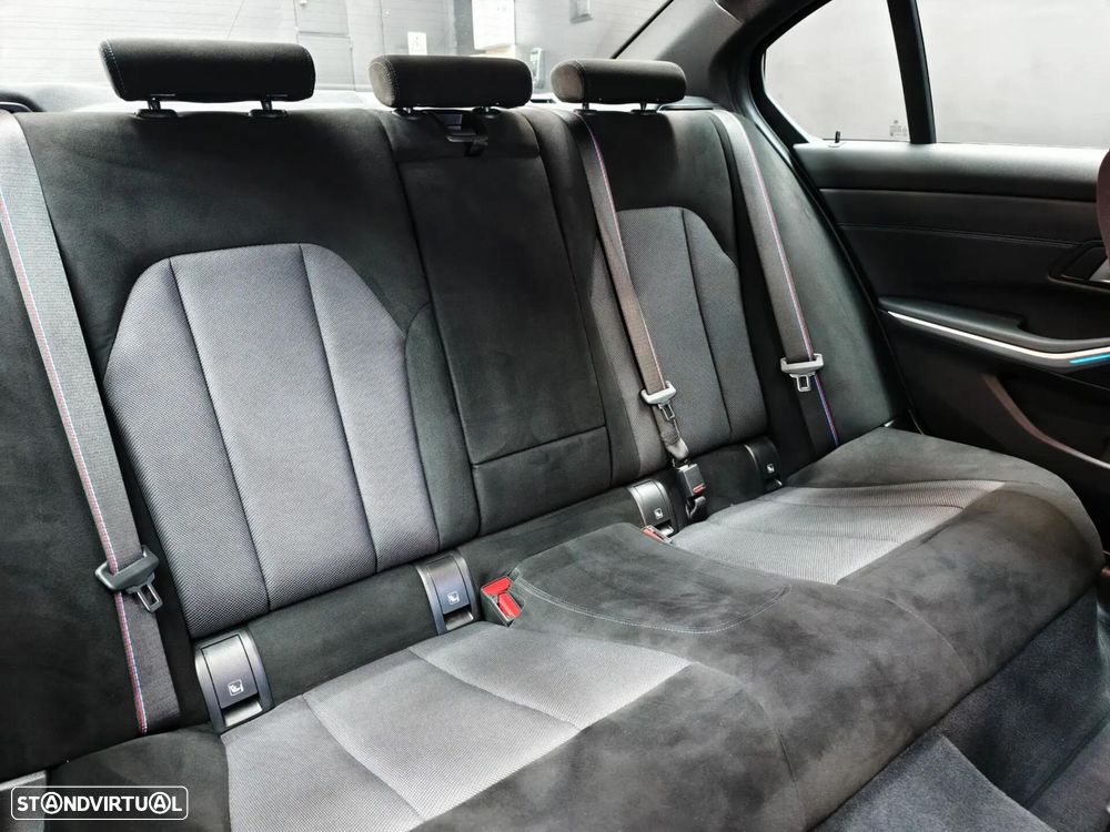 BMW 330 e Pack Desportivo M Pro Auto - 25