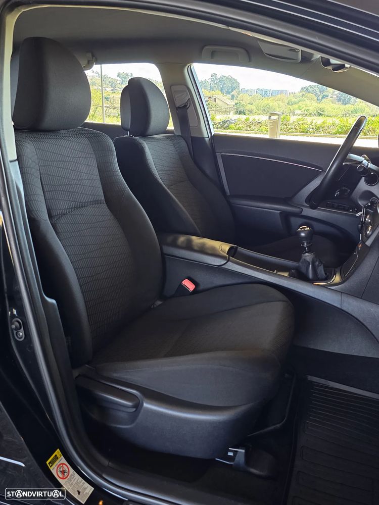 Toyota Avensis SW 2.0 D-4D - 7