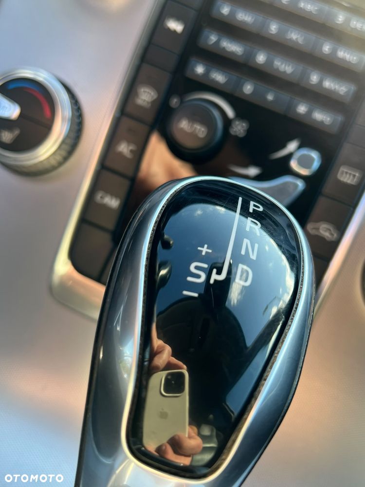Volvo V60 D3 Geartronic Summum - 28