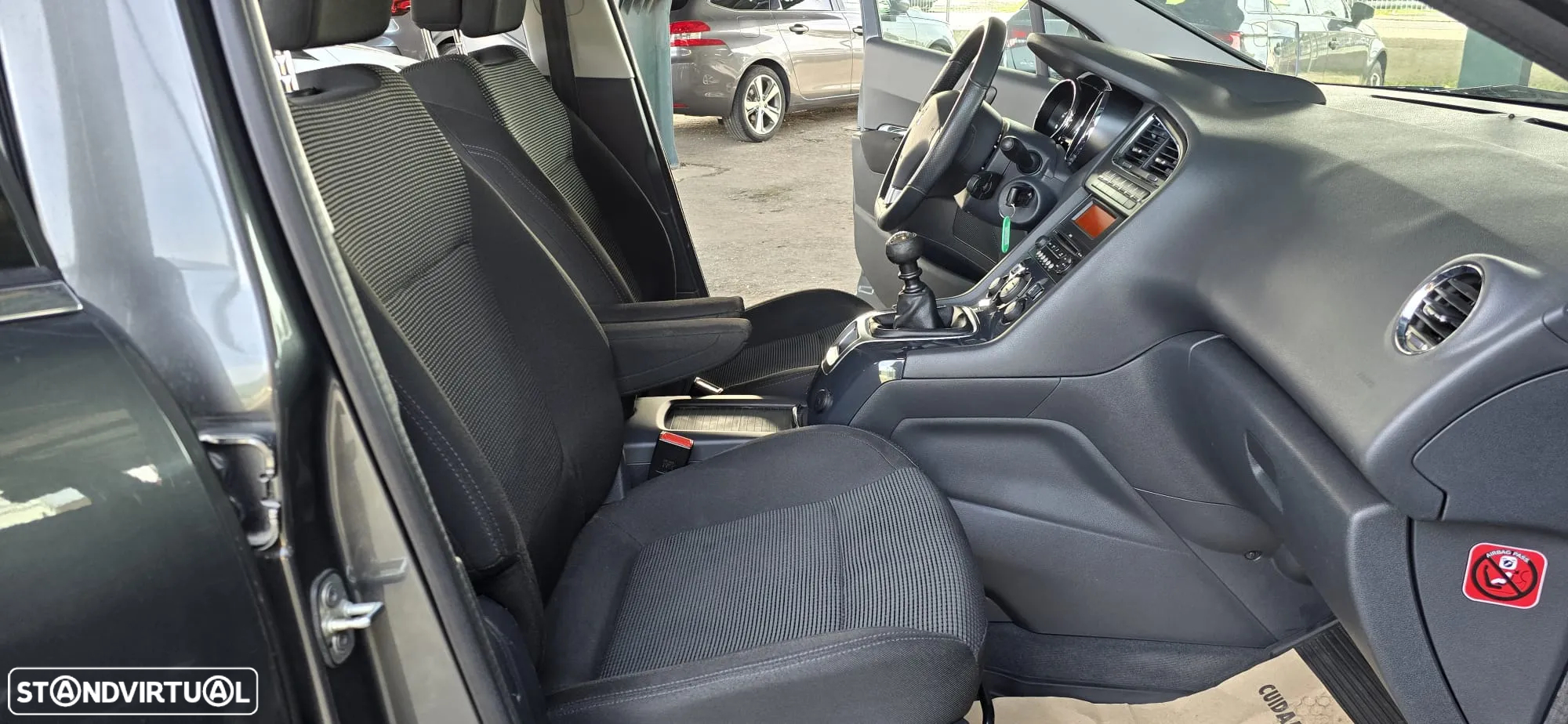 Peugeot 5008 2.0 HDi Executive JLL17 - 23