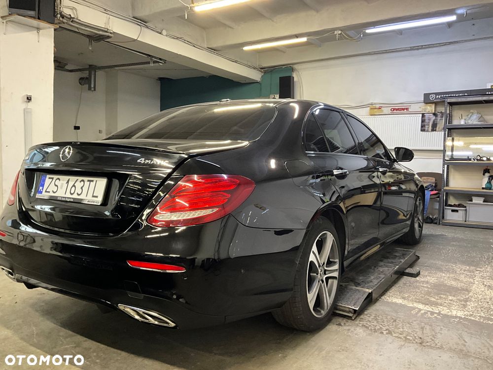 Mercedes-Benz Klasa E 300 9G-TRONIC - 9