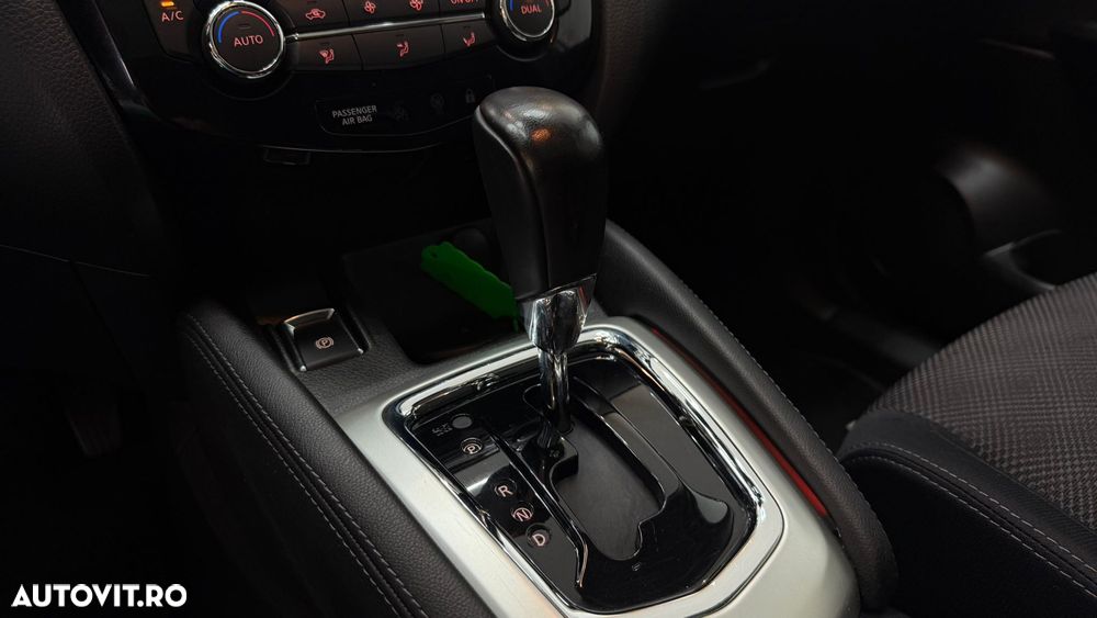 Nissan Qashqai 1.6 DCI Xtronic N-Connecta - 25