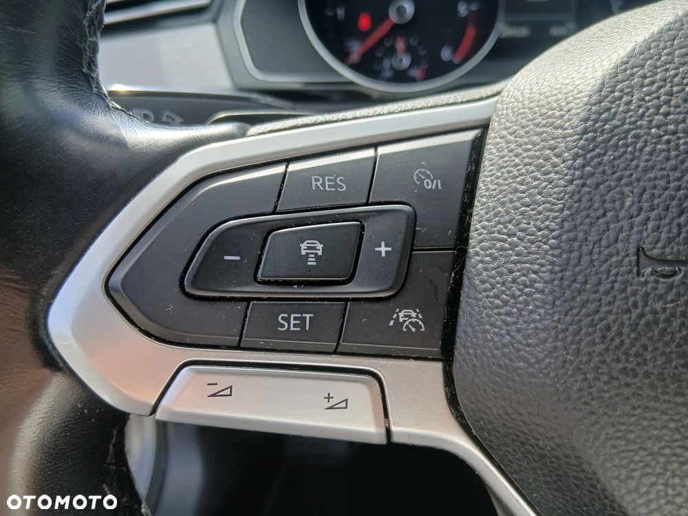 Volkswagen Passat 2.0 TDI SCR DSG Elegance - 17