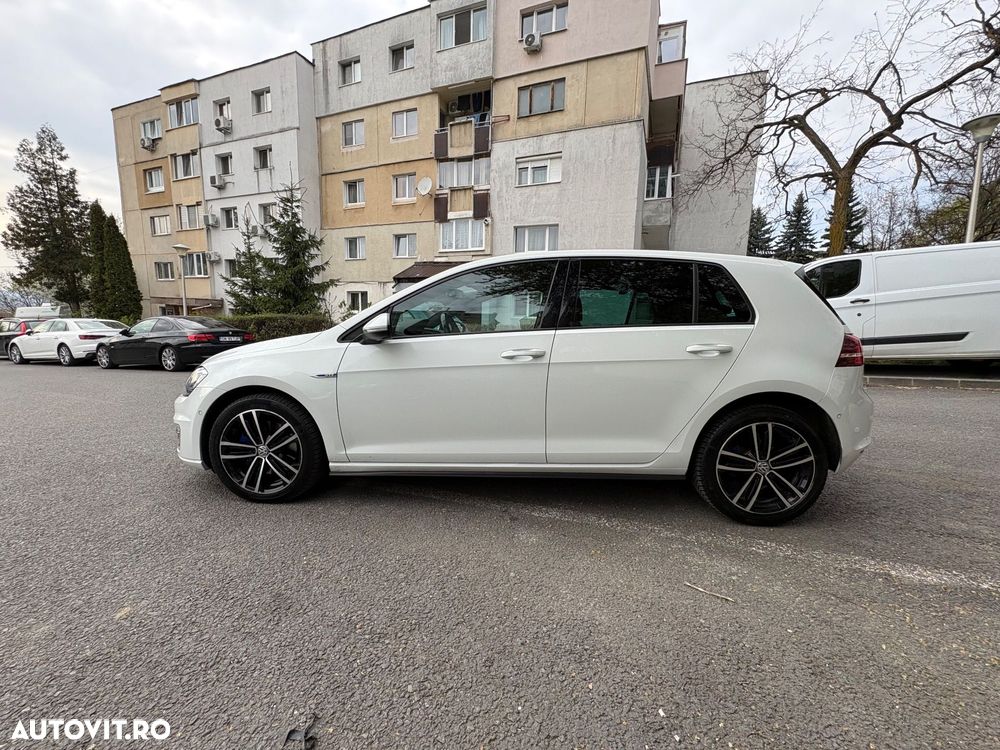 Volkswagen Golf - 2
