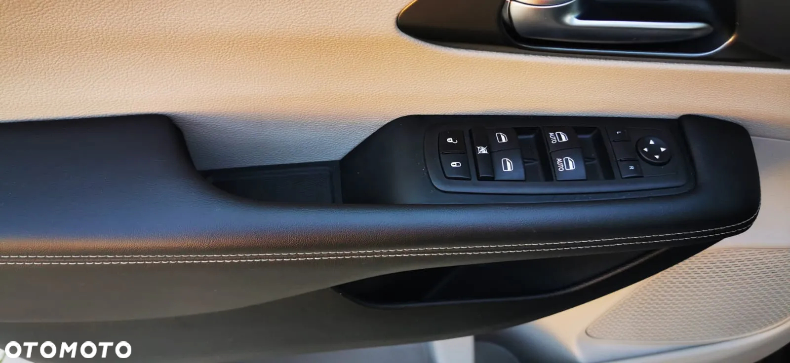 Chrysler Pacifica - 33