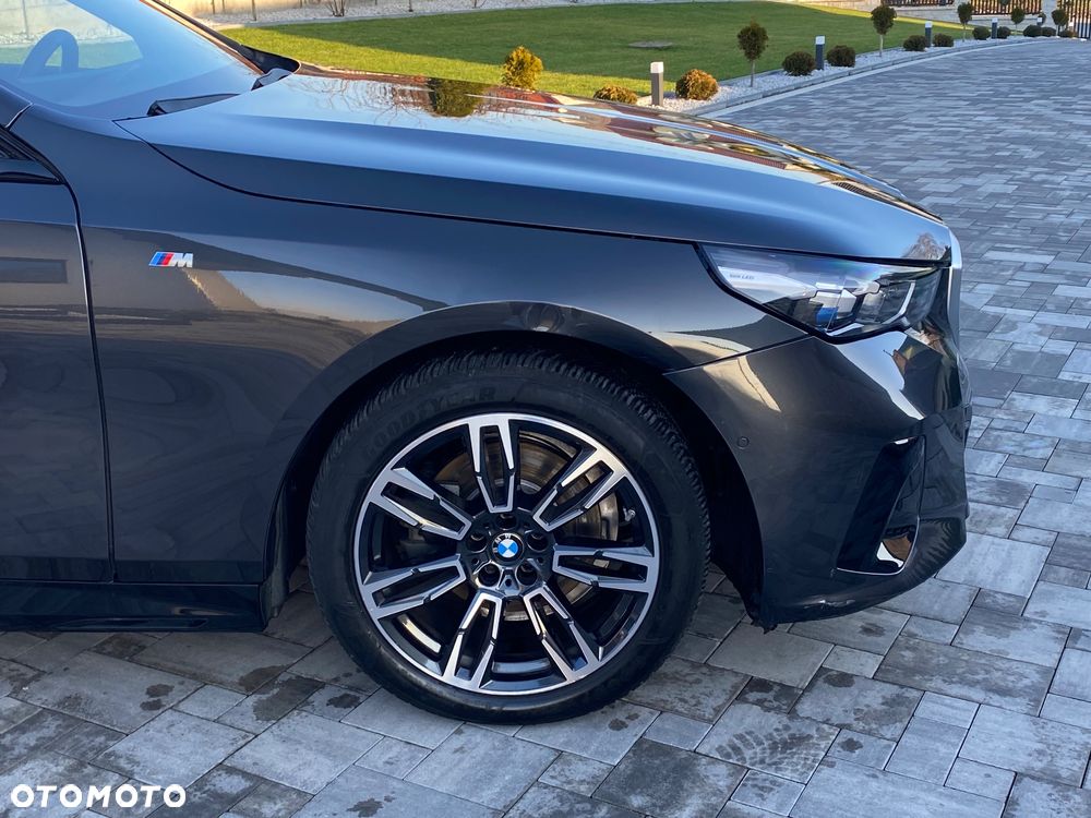 BMW Seria 5 520d xDrive - 14