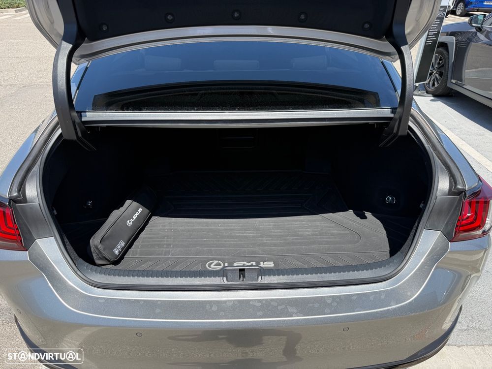 Lexus ES 300h Sport - 15