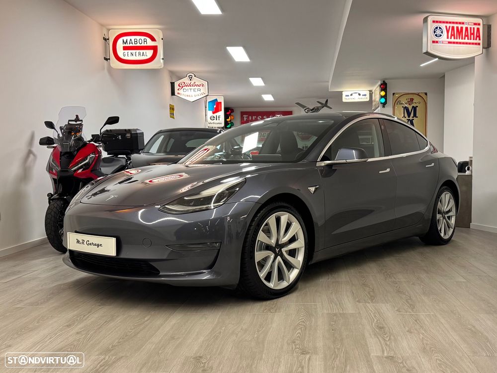 Tesla Model 3 - 1
