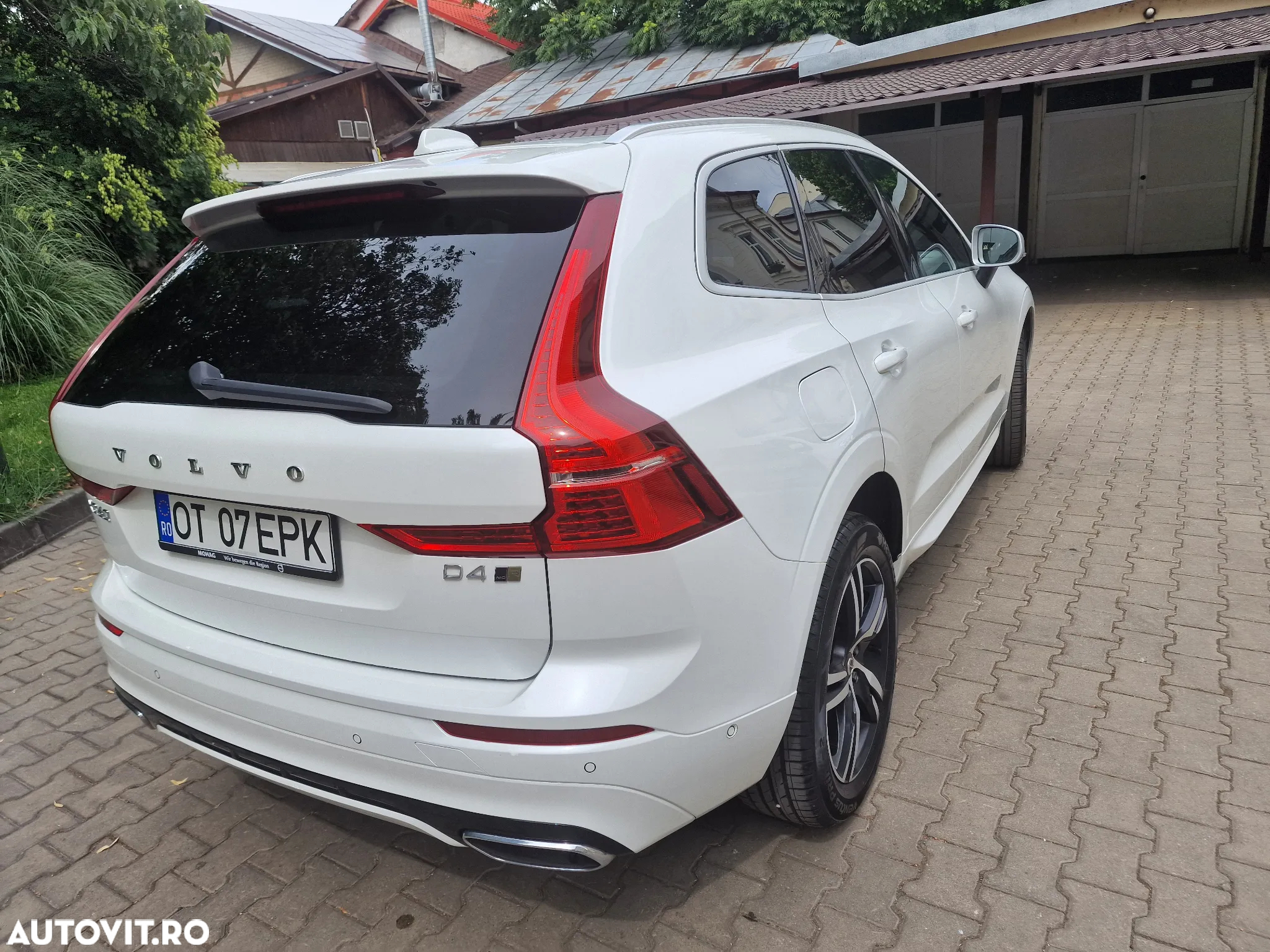 Volvo XC 60 D4 AWD R-Design - 4