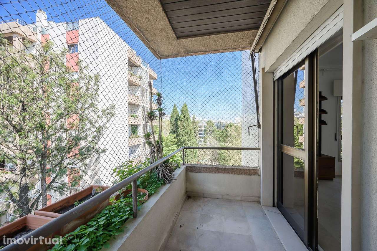 T2 em Miraflores com Garagem e Arrecadação – Alameda António Sérgio - Grande imagem: 4/25