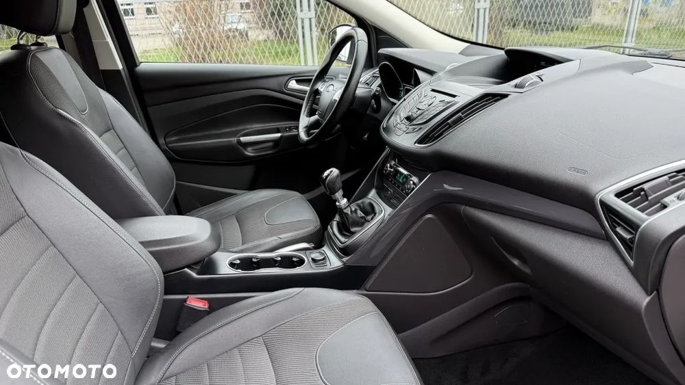 Ford Kuga 2.0 TDCi 2x4 Titanium - 29