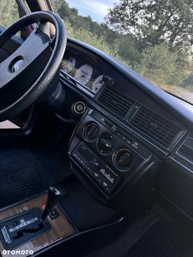 Mercedes-Benz W201 (190) - 8