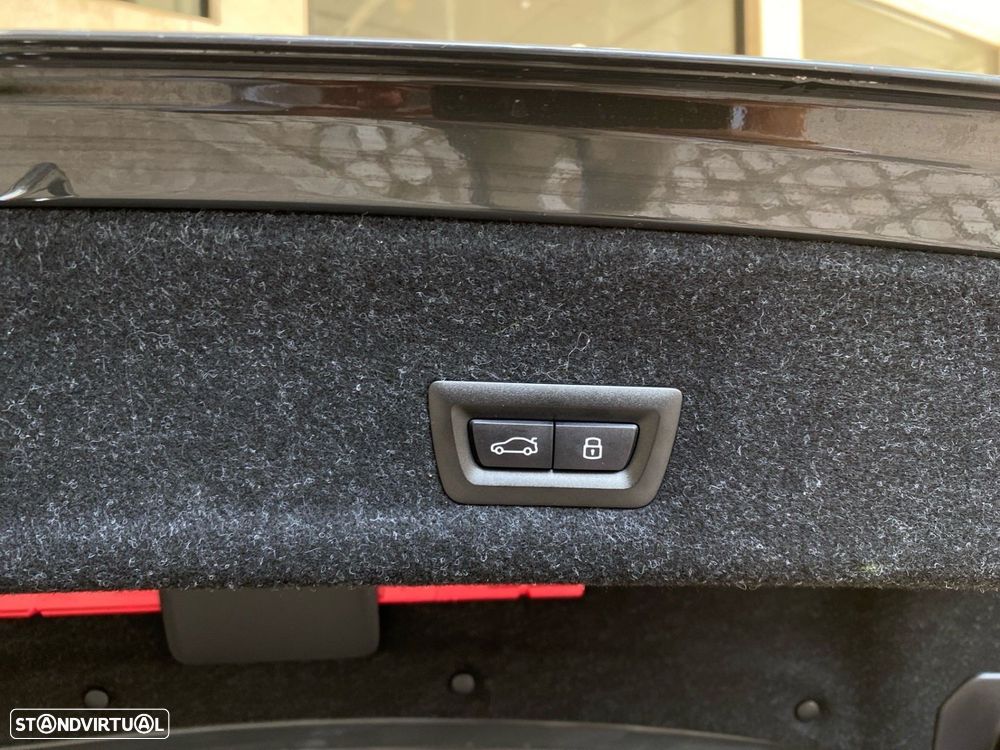 BMW 330 e Pack Desportivo M Auto - 20