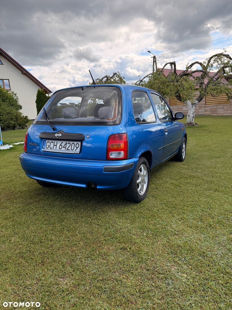 Nissan Micra 1.0 L - 5