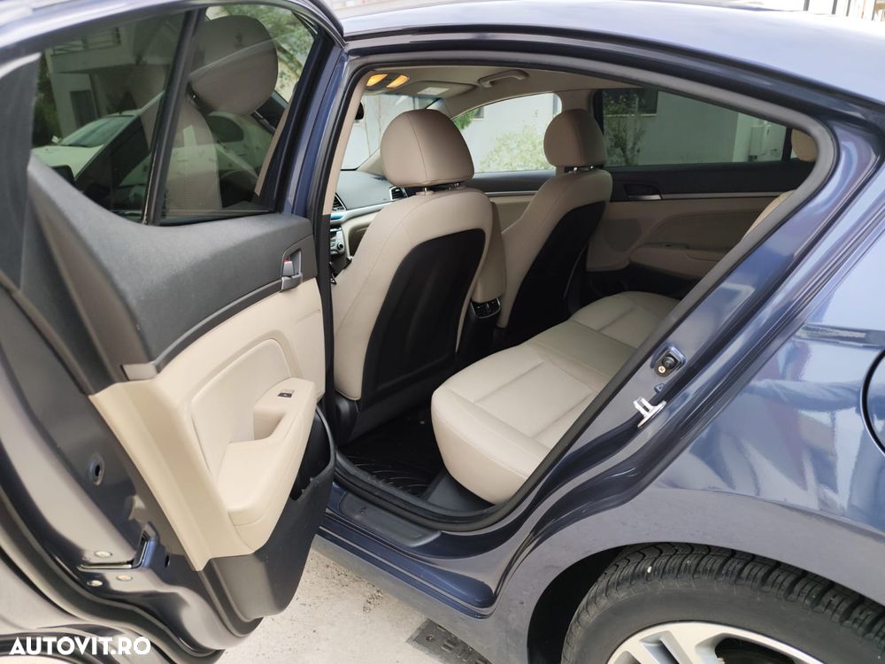 Hyundai Elantra - 8