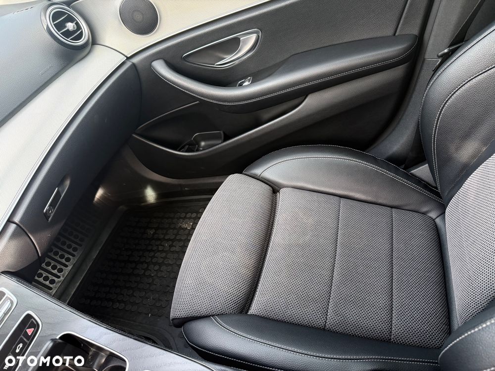 Mercedes-Benz Klasa E 220 d 9G-TRONIC - 14