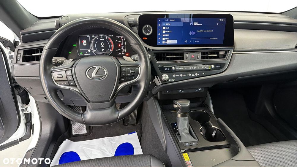 Lexus ES 300h Business Edition - 15