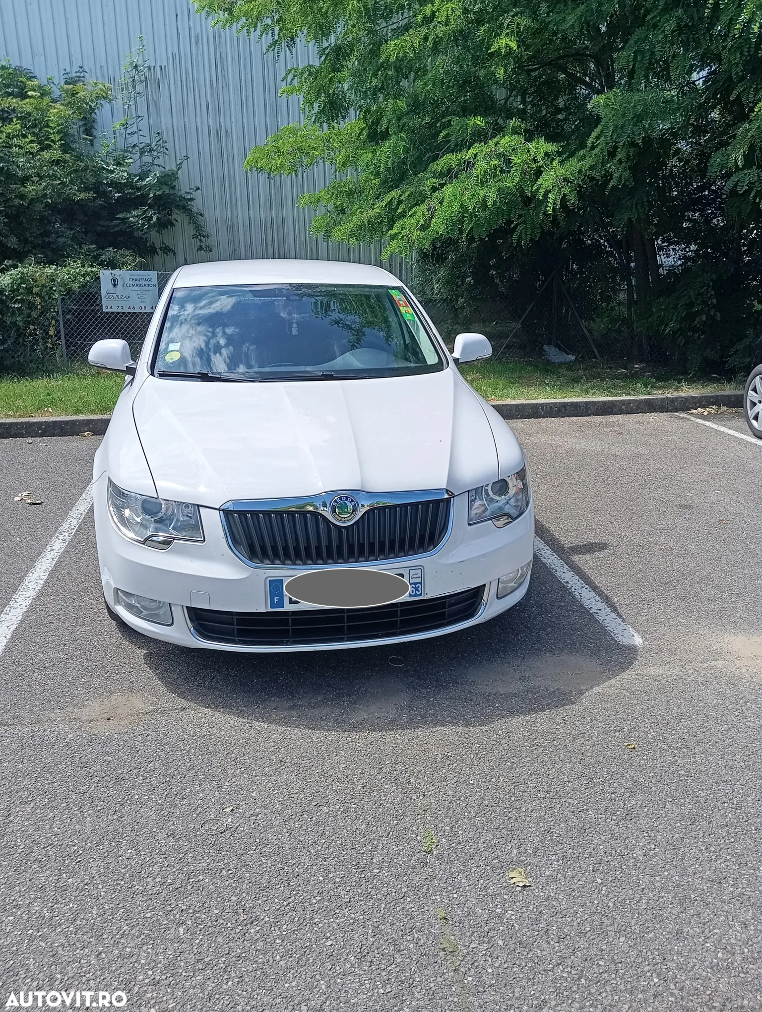 Skoda Superb Combi 2.0 TDI Ambition DSG - 2