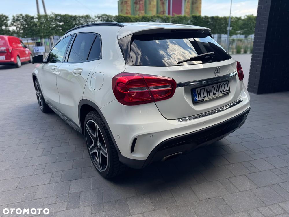 Mercedes-Benz GLA 250 4-Matic - 10
