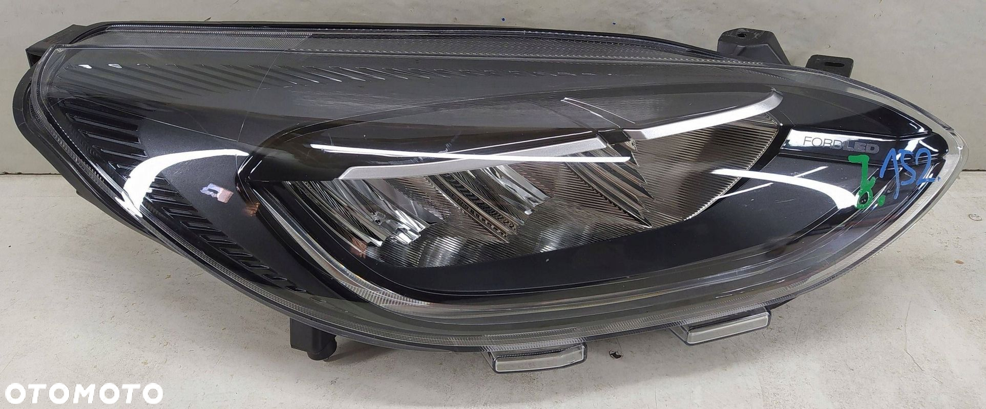 Ford Fiesta MK8 17- prawa lampa przednia przód reflektor - 2