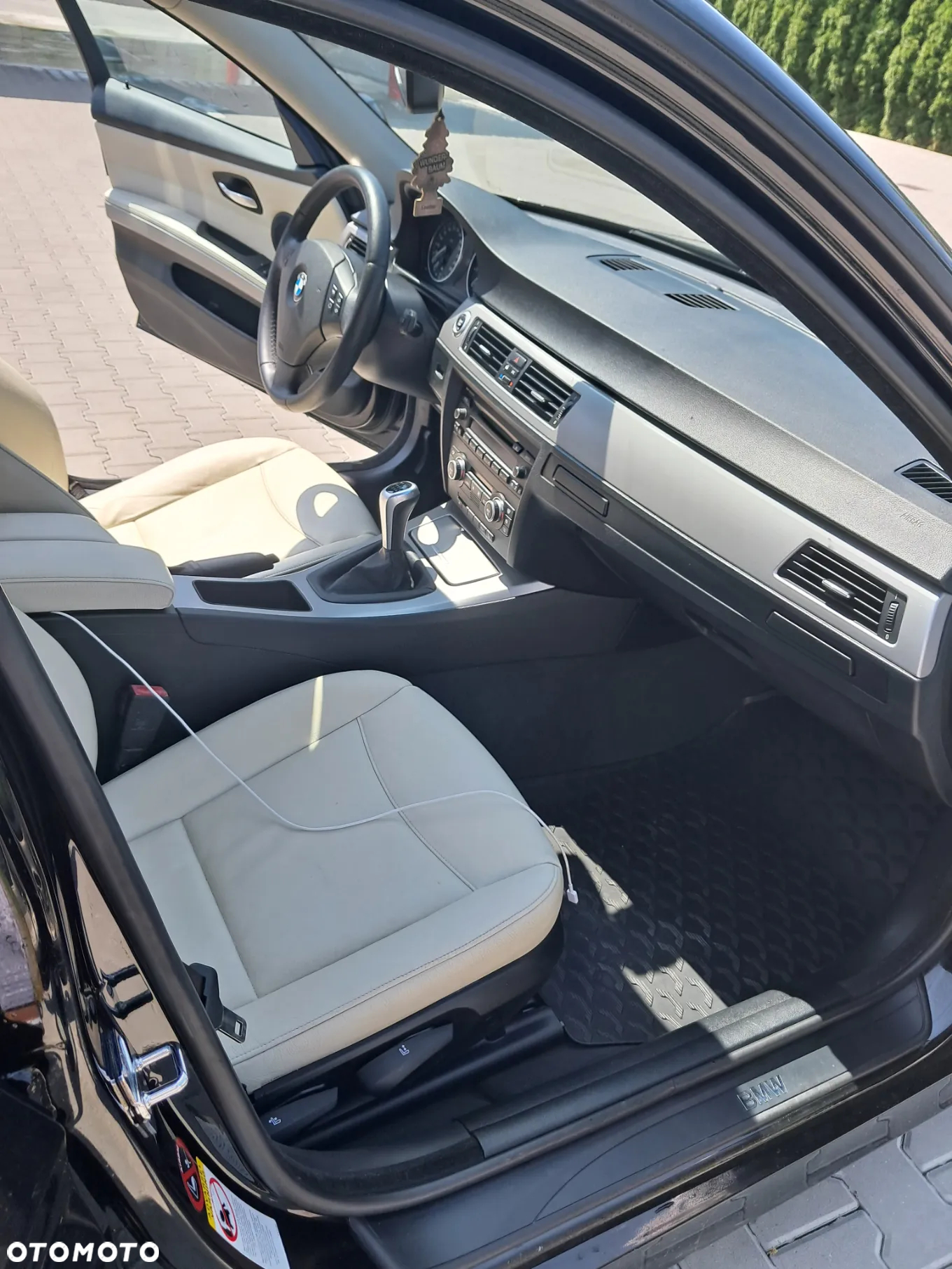 BMW Seria 3 320i Touring - 12