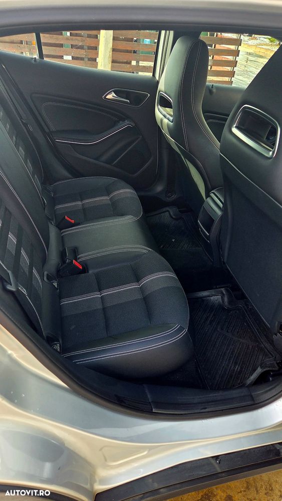 Mercedes-Benz GLA 180 7G-DCT - 8