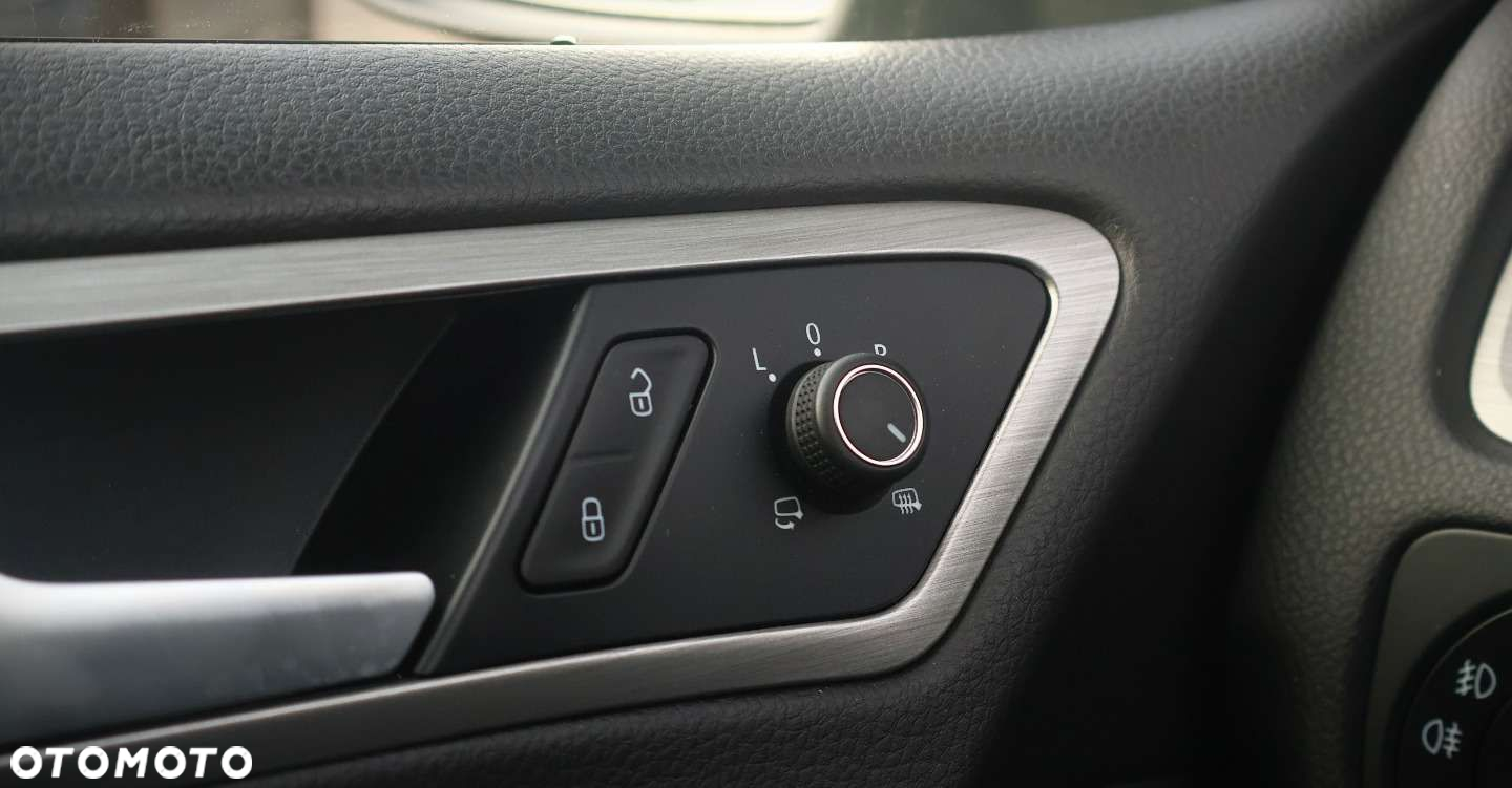 Volkswagen Golf - 28
