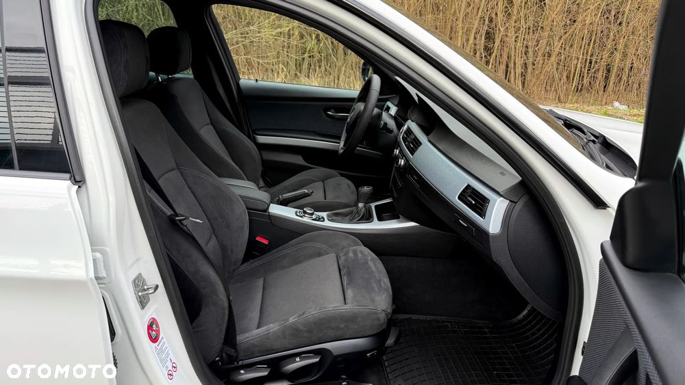 BMW Seria 3 318i Edition Sport - 15