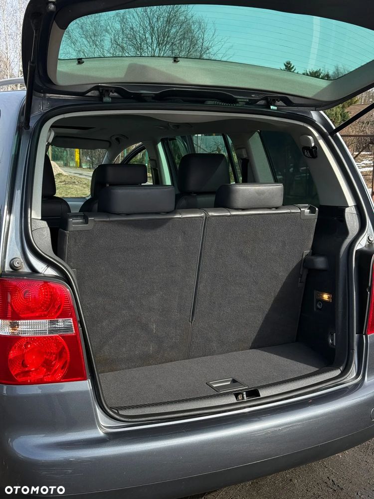 Volkswagen Touran - 14