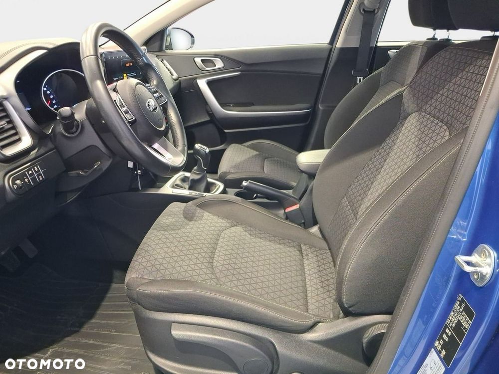 Kia Ceed - 10