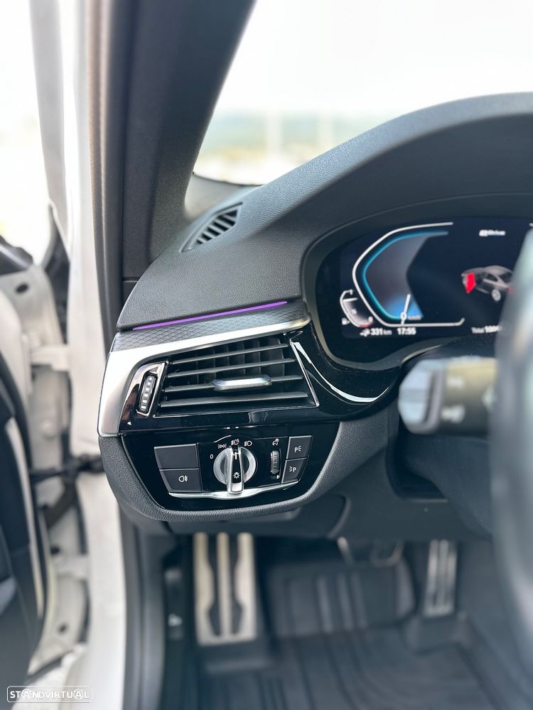 BMW 530 e Pack Desportivo M - 8