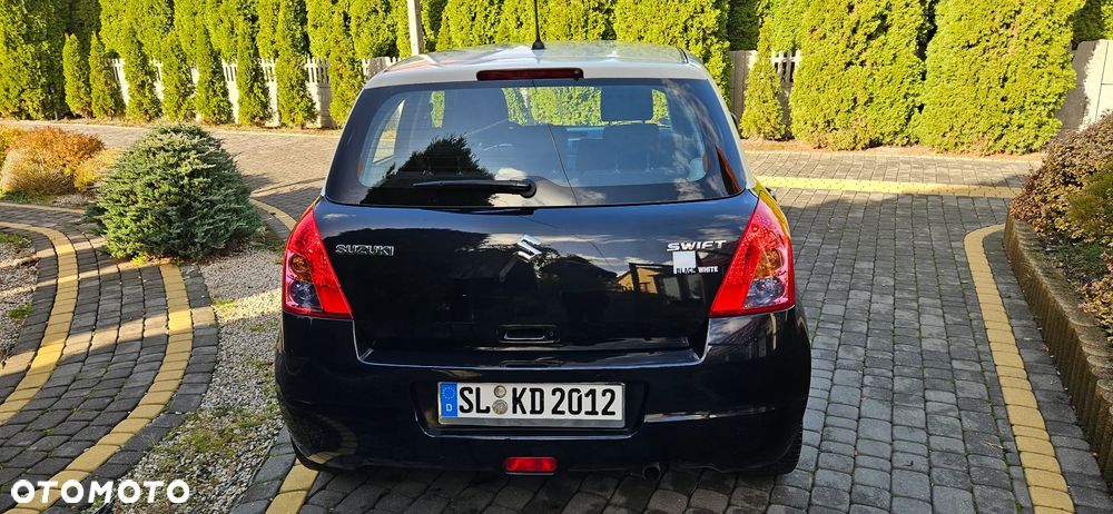 Suzuki Swift 1.3 Black and White - 24